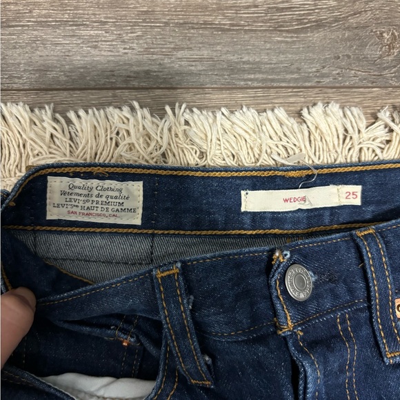 Levi’s wedgie jeans - Picture 2 of 4